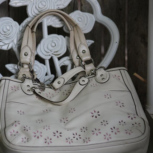 COACH Coach Poppy LIMITED Eyelet Daisy Purse - Picture 3 of 3